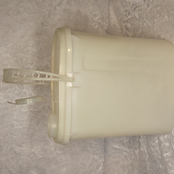 Tupperware: Pitcher - Picture 5 of 10